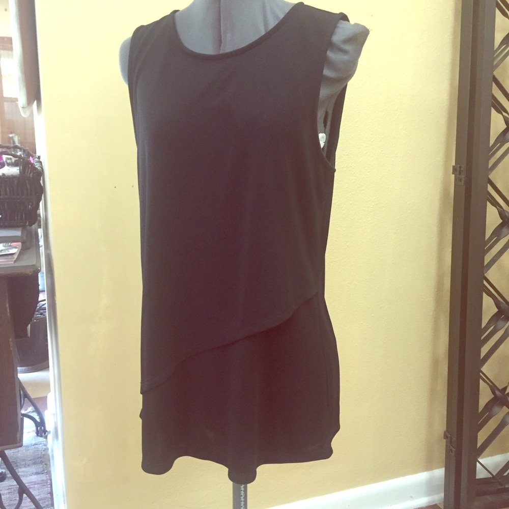 Liz Claiborne sleeveless tiered top. Black. Med